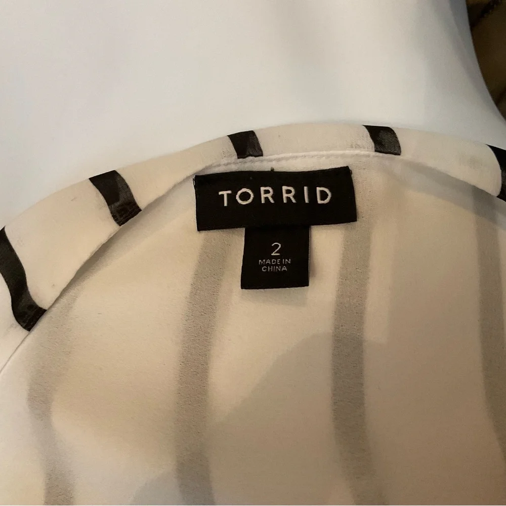 Torrid top - Picture 4 of 4